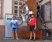 A Lauda-Königshofen, davanti al vecchio municipio, sono esposte alcune opere d'arte dedicate alla bicicletta