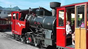 Una delle locomotive a vapore che sospinge il treno sulla ferrovia dello Shafberg